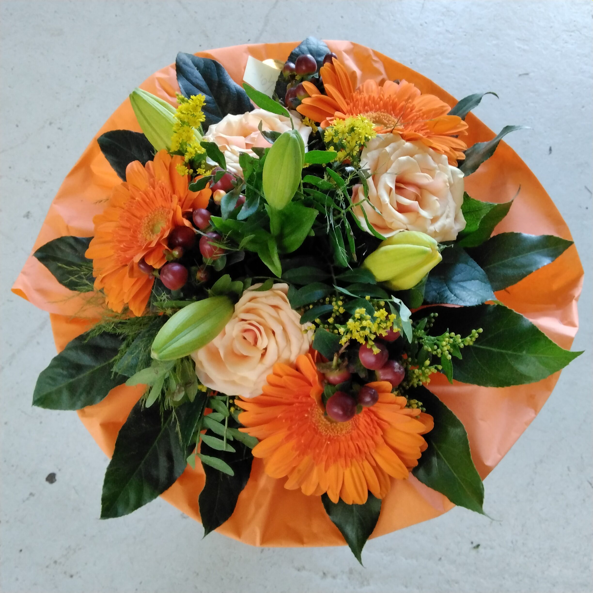 Blumenstrauß rund in orange