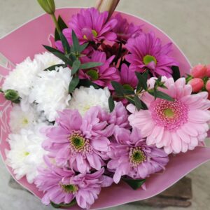 Frühlingsstrauß in rosa-weiß