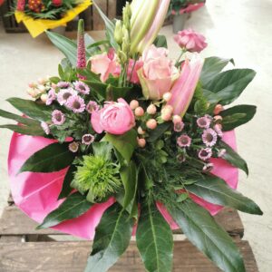 Blumenstrauß ( je nach Lagerung können Blumen und Farben variieren)