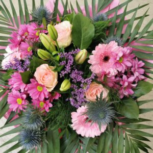 Blumenstrauß (je nach Lagerung können Blumen und Farben variieren)